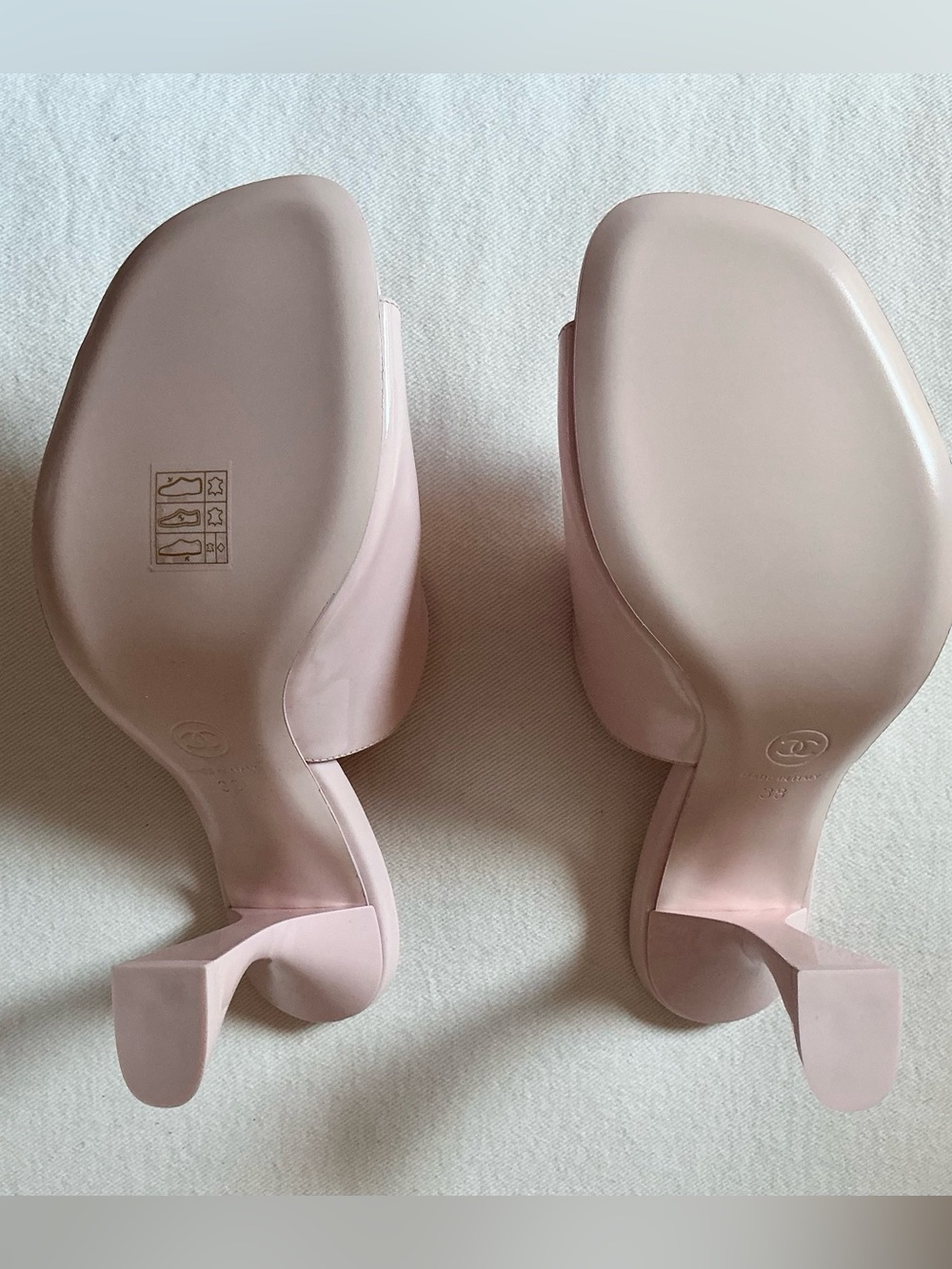 🦄CHANEL 26C Light Pink Calfskin
Patent Leather Open Toe Mule Heels NIB FULL SET - Picture 4 of 12